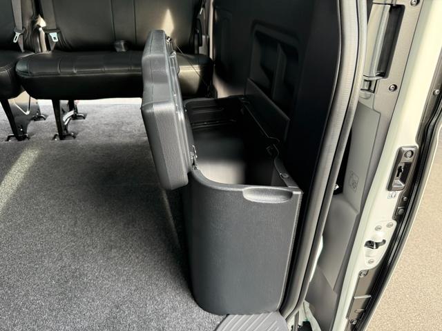 ハイエースワゴン GL 未登録新車/4WD/4列10人乗り/アルパインBIGXナビ/フリップダウンモニター/モデリスタスポイラー/16インチアルミホイール/シートカバー/パワースライドドア/パノラミックビューモニター/(53枚目)
