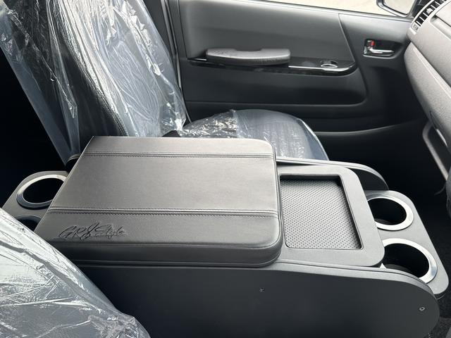 ハイエースバン ロングスーパーＧＬ　ダークプライムＳ　登録済未使用車／４ＷＤ／２０周年記念車／バッドフェイス／フロントスポイラー／アルパインＢＩＧＸナビ／ベッド（3枚目）