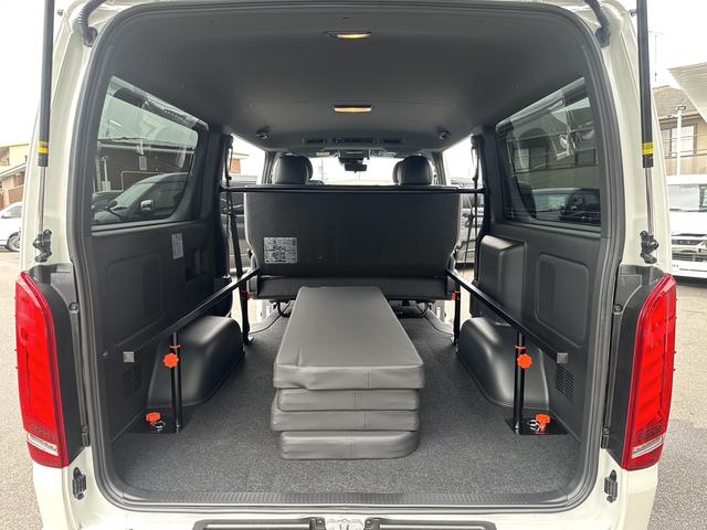 ハイエースバン ロングスーパーＧＬ　ダークプライムＳ　登録済未使用車／４ＷＤ／２０周年記念車／バッドフェイス／フロントスポイラー／アルパインＢＩＧＸナビ／ベッド（20枚目）