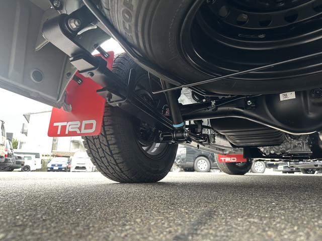 ハイエースバン ロングスーパーＧＬ　ダークプライムＳ　登録済未使用車／４ＷＤ／２０周年記念車／バッドフェイス／フロントスポイラー／アルパインＢＩＧＸナビ／ベッド（26枚目）