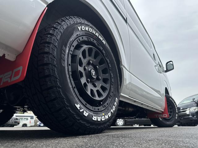 ハイエースバン ロングスーパーＧＬ　ダークプライムＳ　登録済未使用車／４ＷＤ／２０周年記念車／バッドフェイス／フロントスポイラー／アルパインＢＩＧＸナビ／ベッド（28枚目）