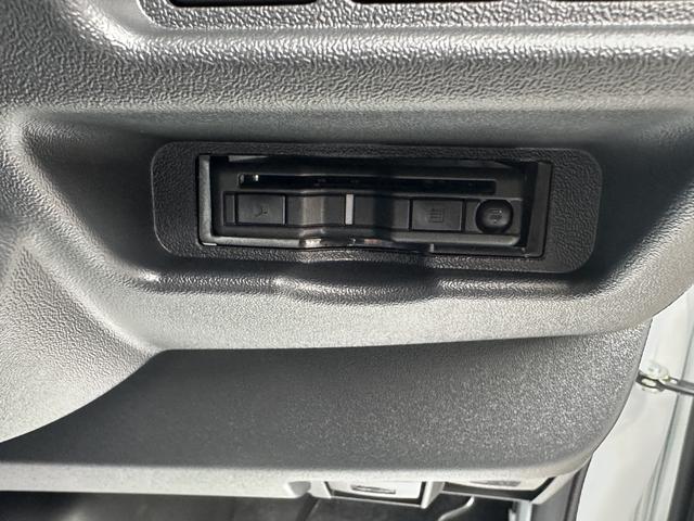 ハイエースバン ロングスーパーＧＬ　ダークプライムＳ　登録済未使用車／４ＷＤ／２０周年記念車／バッドフェイス／フロントスポイラー／アルパインＢＩＧＸナビ／ベッド（46枚目）