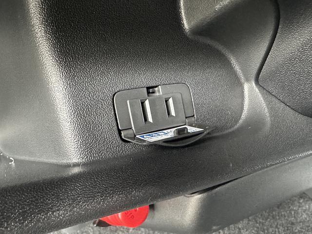 ハイエースバン ロングスーパーＧＬ　ダークプライムＳ　登録済未使用車／４ＷＤ／２０周年記念車／バッドフェイス／フロントスポイラー／アルパインＢＩＧＸナビ／ベッド（47枚目）