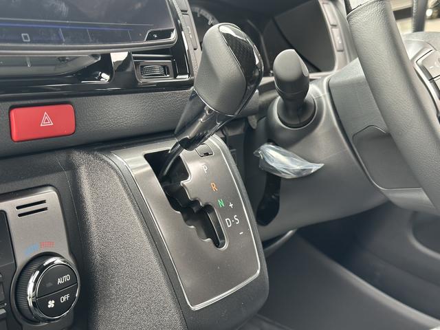 ハイエースバン ロングスーパーＧＬ　ダークプライムＳ　登録済未使用車／４ＷＤ／２０周年記念車／バッドフェイス／フロントスポイラー／アルパインＢＩＧＸナビ／ベッド（50枚目）