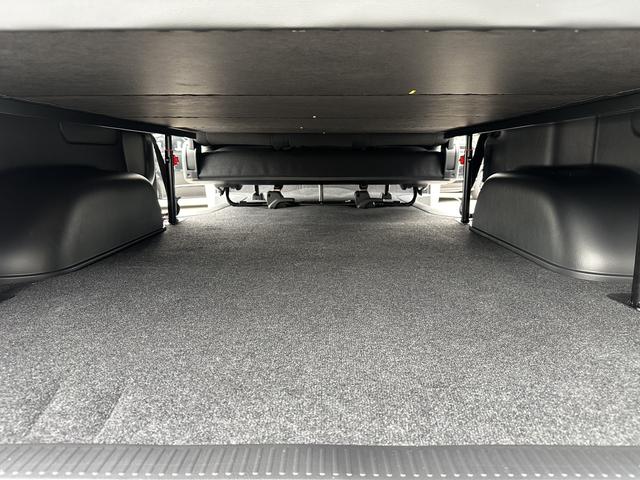 ハイエースバン ロングスーパーＧＬ　ダークプライムＳ　登録済未使用車／４ＷＤ／２０周年記念車／バッドフェイス／フロントスポイラー／アルパインＢＩＧＸナビ／ベッド（60枚目）