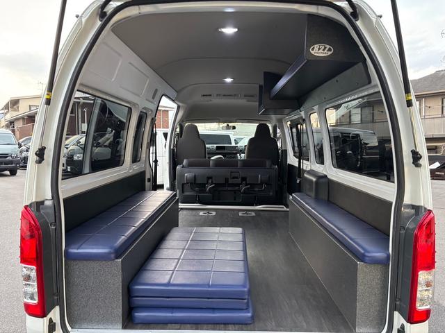 ハイエースバン ＳロングワイドＤＸ　ＧＬパッケージ　１７インチホイール／フロントスポイラー／７インチナビ／ＬＥＤヘッドライト／ベットキット／助手席エアバック／室内ルーフラック／床張り／リアヒーターリアクーラー／フォグランプ／コーナーセンサー（4枚目）