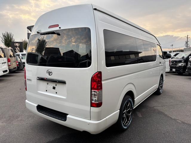 ハイエースバン ＳロングワイドＤＸ　ＧＬパッケージ　１７インチホイール／フロントスポイラー／７インチナビ／ＬＥＤヘッドライト／ベットキット／助手席エアバック／室内ルーフラック／床張り／リアヒーターリアクーラー／フォグランプ／コーナーセンサー（11枚目）