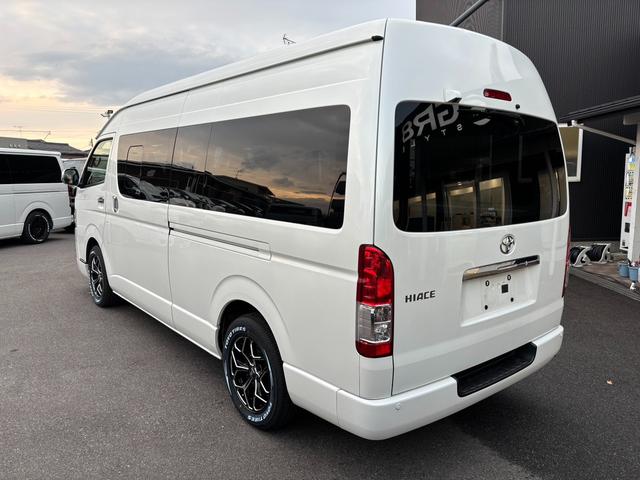 ハイエースバン ＳロングワイドＤＸ　ＧＬパッケージ　１７インチホイール／フロントスポイラー／７インチナビ／ＬＥＤヘッドライト／ベットキット／助手席エアバック／室内ルーフラック／床張り／リアヒーターリアクーラー／フォグランプ／コーナーセンサー（12枚目）