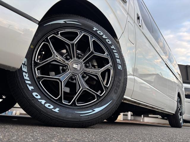 ハイエースバン ＳロングワイドＤＸ　ＧＬパッケージ　１７インチホイール／フロントスポイラー／７インチナビ／ＬＥＤヘッドライト／ベットキット／助手席エアバック／室内ルーフラック／床張り／リアヒーターリアクーラー／フォグランプ／コーナーセンサー（13枚目）