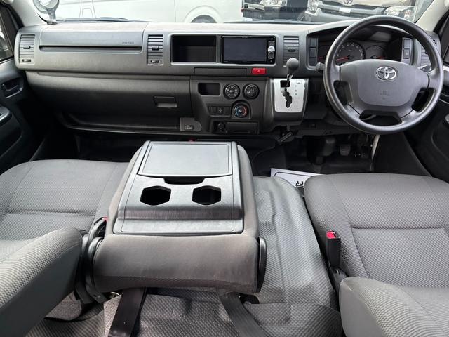 ハイエースバン ＳロングワイドＤＸ　ＧＬパッケージ　１７インチホイール／フロントスポイラー／７インチナビ／ＬＥＤヘッドライト／ベットキット／助手席エアバック／室内ルーフラック／床張り／リアヒーターリアクーラー／フォグランプ／コーナーセンサー（14枚目）