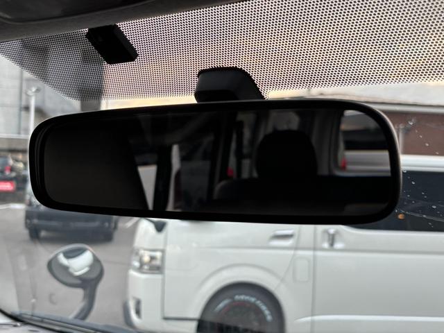 ハイエースバン ＳロングワイドＤＸ　ＧＬパッケージ　１７インチホイール／フロントスポイラー／７インチナビ／ＬＥＤヘッドライト／ベットキット／助手席エアバック／室内ルーフラック／床張り／リアヒーターリアクーラー／フォグランプ／コーナーセンサー（17枚目）