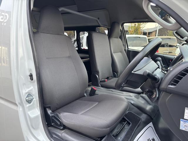 ハイエースバン ＳロングワイドＤＸ　ＧＬパッケージ　１７インチホイール／フロントスポイラー／７インチナビ／ＬＥＤヘッドライト／ベットキット／助手席エアバック／室内ルーフラック／床張り／リアヒーターリアクーラー／フォグランプ／コーナーセンサー（18枚目）