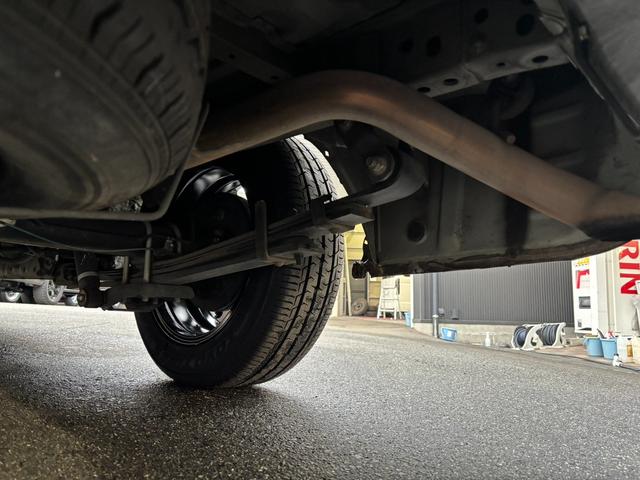 ハイエースバン ＳロングワイドＤＸ　ＧＬパッケージ　１７インチホイール／フロントスポイラー／７インチナビ／ＬＥＤヘッドライト／ベットキット／助手席エアバック／室内ルーフラック／床張り／リアヒーターリアクーラー／フォグランプ／コーナーセンサー（27枚目）