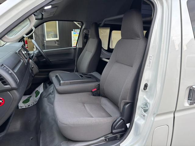 ハイエースバン ＳロングワイドＤＸ　ＧＬパッケージ　１７インチホイール／フロントスポイラー／７インチナビ／ＬＥＤヘッドライト／ベットキット／助手席エアバック／室内ルーフラック／床張り／リアヒーターリアクーラー／フォグランプ／コーナーセンサー（40枚目）