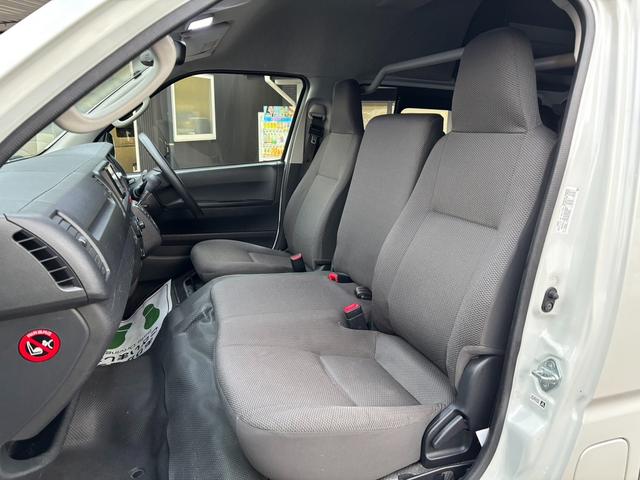 ハイエースバン ＳロングワイドＤＸ　ＧＬパッケージ　１７インチホイール／フロントスポイラー／７インチナビ／ＬＥＤヘッドライト／ベットキット／助手席エアバック／室内ルーフラック／床張り／リアヒーターリアクーラー／フォグランプ／コーナーセンサー（45枚目）