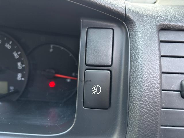 ハイエースバン ＳロングワイドＤＸ　ＧＬパッケージ　１７インチホイール／フロントスポイラー／７インチナビ／ＬＥＤヘッドライト／ベットキット／助手席エアバック／室内ルーフラック／床張り／リアヒーターリアクーラー／フォグランプ／コーナーセンサー（49枚目）