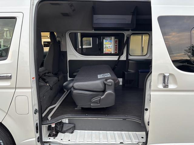 ハイエースバン ＳロングワイドＤＸ　ＧＬパッケージ　１７インチホイール／フロントスポイラー／７インチナビ／ＬＥＤヘッドライト／ベットキット／助手席エアバック／室内ルーフラック／床張り／リアヒーターリアクーラー／フォグランプ／コーナーセンサー（54枚目）
