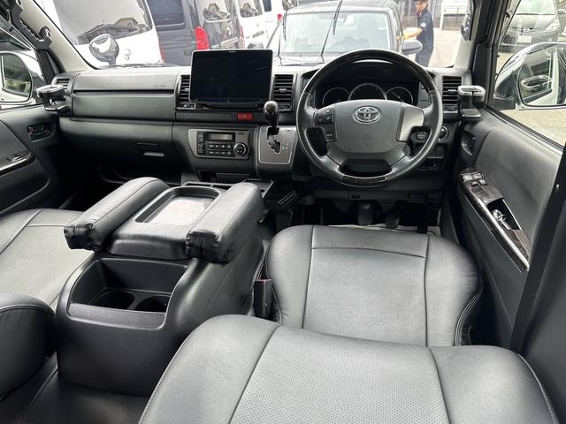 ハイエースバン スーパーＧＬ　ダークプライム　ローダウン／ＢＩＧＸナビ／アルパインドラレコ付きデジミラ／ＧＲ８フロントスポイラー／バッドフェイス／シートカバー（4枚目）