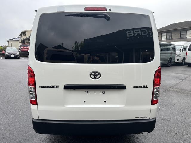 ハイエースバン スーパーＧＬ　ダークプライム　ローダウン／ＢＩＧＸナビ／アルパインドラレコ付きデジミラ／ＧＲ８フロントスポイラー／バッドフェイス／シートカバー（22枚目）