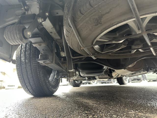 ハイエースバン スーパーＧＬ　ダークプライム　ローダウン／ＢＩＧＸナビ／アルパインドラレコ付きデジミラ／ＧＲ８フロントスポイラー／バッドフェイス／シートカバー（27枚目）