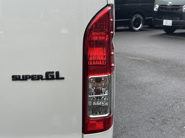 ハイエースバン スーパーＧＬ　ダークプライム　ローダウン／ＢＩＧＸナビ／アルパインドラレコ付きデジミラ／ＧＲ８フロントスポイラー／バッドフェイス／シートカバー（36枚目）
