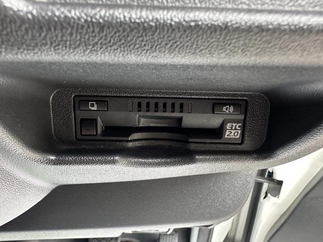 ハイエースバン スーパーＧＬ　ダークプライム　ローダウン／ＢＩＧＸナビ／アルパインドラレコ付きデジミラ／ＧＲ８フロントスポイラー／バッドフェイス／シートカバー（41枚目）