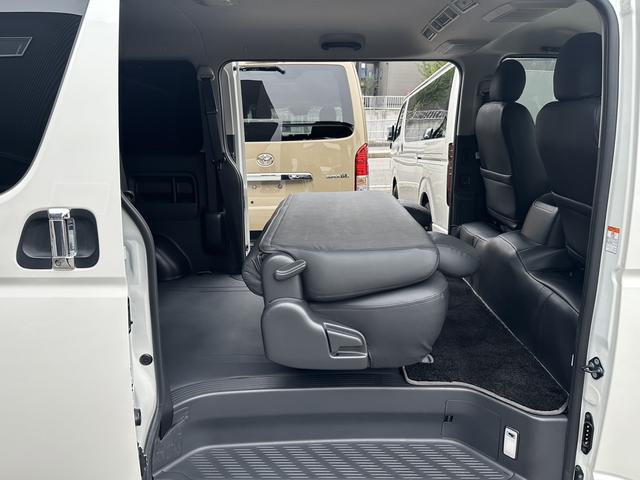ハイエースバン スーパーＧＬ　ダークプライム　ローダウン／ＢＩＧＸナビ／アルパインドラレコ付きデジミラ／ＧＲ８フロントスポイラー／バッドフェイス／シートカバー（52枚目）