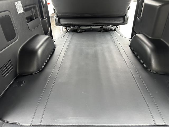 ハイエースバン スーパーＧＬ　ダークプライム　ローダウン／ＢＩＧＸナビ／アルパインドラレコ付きデジミラ／ＧＲ８フロントスポイラー／バッドフェイス／シートカバー（57枚目）