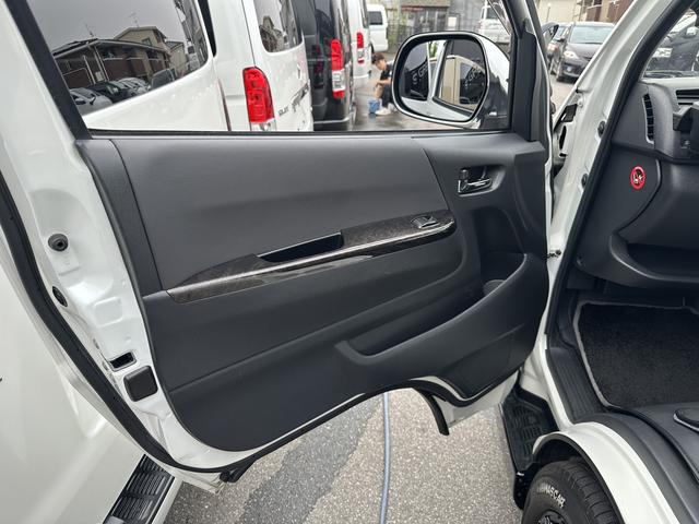 ハイエースバン スーパーＧＬ　ダークプライム　ローダウン／ＢＩＧＸナビ／アルパインドラレコ付きデジミラ／ＧＲ８フロントスポイラー／バッドフェイス／シートカバー（59枚目）