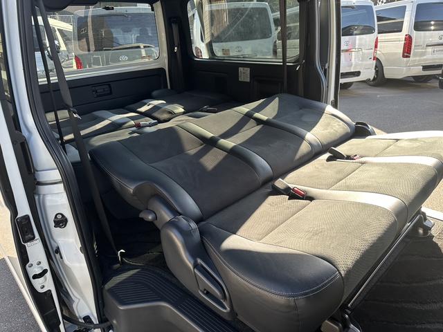 ハイエースバン ワイドスーパーＧＬ　ダークプライムＩＩ　４ＷＤ／３ナンバー／８人乗り仕様／寒冷地仕様／パワースライドドア／パノラミックビューモニター／デジタルミラー／フリップダウンモニター（4枚目）