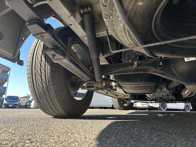 ハイエースバン ワイドスーパーＧＬ　ダークプライムＩＩ　４ＷＤ／３ナンバー／８人乗り仕様／寒冷地仕様／パワースライドドア／パノラミックビューモニター／デジタルミラー／フリップダウンモニター（25枚目）