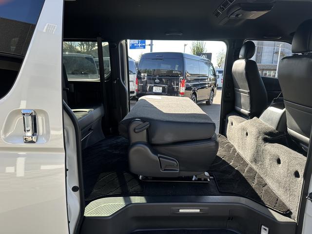 ハイエースバン ワイドスーパーＧＬ　ダークプライムＩＩ　４ＷＤ／３ナンバー／８人乗り仕様／寒冷地仕様／パワースライドドア／パノラミックビューモニター／デジタルミラー／フリップダウンモニター（56枚目）