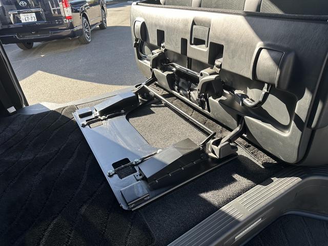 ハイエースバン ワイドスーパーＧＬ　ダークプライムＩＩ　４ＷＤ／３ナンバー／８人乗り仕様／寒冷地仕様／パワースライドドア／パノラミックビューモニター／デジタルミラー／フリップダウンモニター（58枚目）