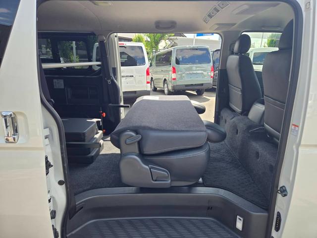 ハイエースバン スーパーＧＬ　ダークプライム　アルパイン７インチナビ／バックモニター／ＥＴＣ／スマートキ－／両面スライドドア／ＡＣ１００Ｖ／ＧＲ８ベッドキット（48枚目）