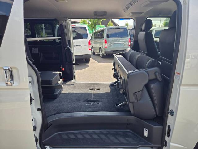 ハイエースバン スーパーＧＬ　ダークプライム　アルパイン７インチナビ／バックモニター／ＥＴＣ／スマートキ－／両面スライドドア／ＡＣ１００Ｖ／ＧＲ８ベッドキット（49枚目）
