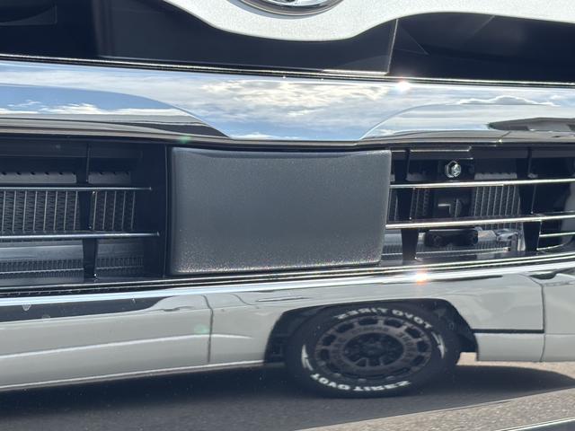 ハイエースバン スーパーＧＬ　ダークプライムＩＩ　未登録新車／ＧＲ８エアロ／レイズ１６インチアルミ／ＢＩＧ－Ｘ／フリップダウンモニター／ベッド／パワスラ／デジミラ（28枚目）