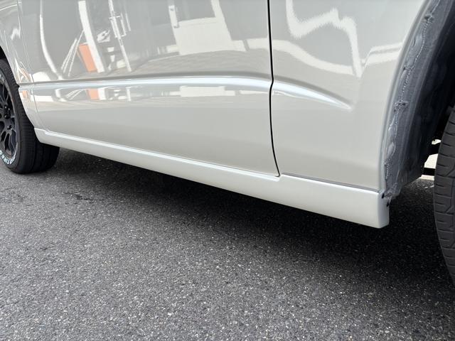 ハイエースバン スーパーＧＬ　ダークプライムＩＩ　未登録新車／ＧＲ８エアロ／レイズ１６インチアルミ／ＢＩＧ－Ｘ／フリップダウンモニター／ベッド／パワスラ／デジミラ（30枚目）