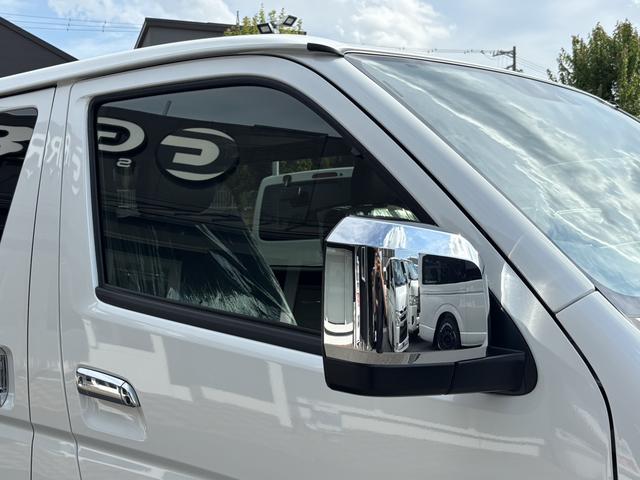 ハイエースバン スーパーＧＬ　ダークプライムＩＩ　未登録新車／ＧＲ８エアロ／レイズ１６インチアルミ／ＢＩＧ－Ｘ／フリップダウンモニター／ベッド／パワスラ／デジミラ（33枚目）