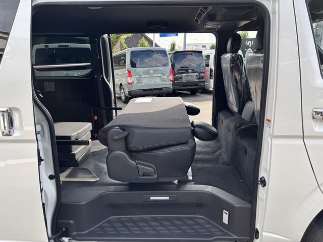 ハイエースバン スーパーＧＬ　ダークプライムＩＩ　未登録新車／ＧＲ８エアロ／レイズ１６インチアルミ／ＢＩＧ－Ｘ／フリップダウンモニター／ベッド／パワスラ／デジミラ（52枚目）