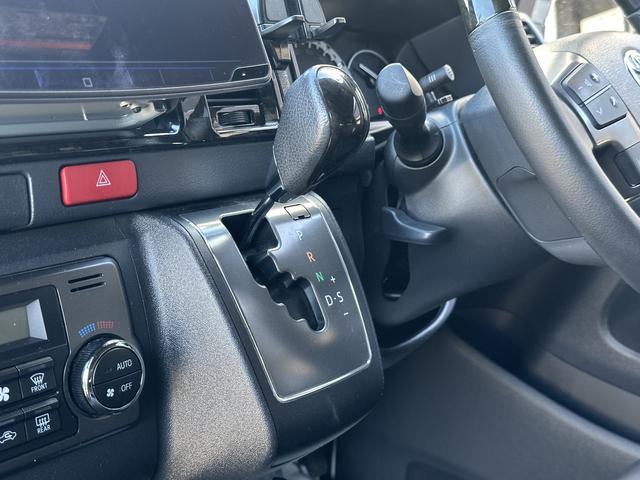 ハイエースバン スーパーＧＬ　ダークプライムＩＩ　ローダウン／アルパインＢＩＧＸシンプルモデル／デイトナ１７インチホイール／ＧＲ８フロントスポイラー／シートカバー（43枚目）