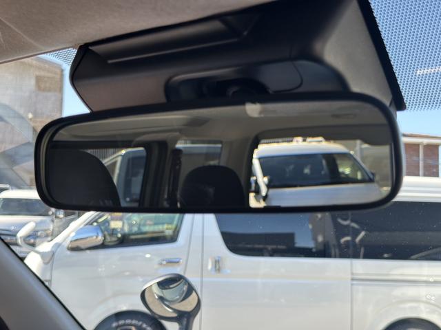 ハイエースバン ロングスーパーGL アースカラーパッケージ/両側パワースライドドア/パノラミックビューモニター/トヨタセーフティセンス/LEDヘッドライト/AV100Vアクセサリー/純正フロアマット/スマートキー/プッシュスタート(16枚目)