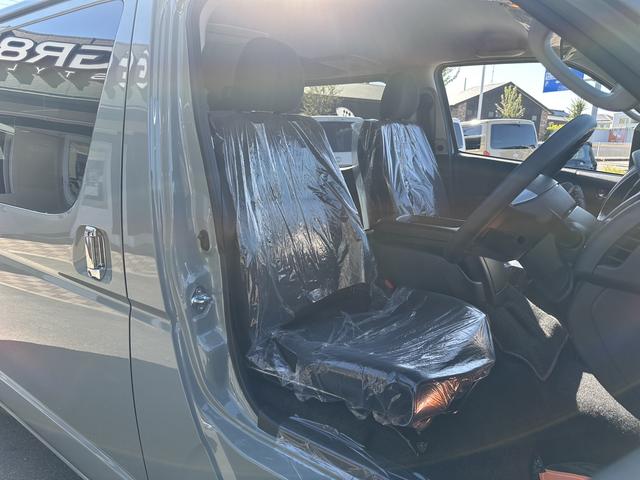 ハイエースバン ロングスーパーGL アースカラーパッケージ/両側パワースライドドア/パノラミックビューモニター/トヨタセーフティセンス/LEDヘッドライト/AV100Vアクセサリー/純正フロアマット/スマートキー/プッシュスタート(18枚目)