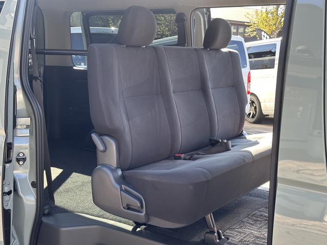 ハイエースバン ロングスーパーGL アースカラーパッケージ/両側パワースライドドア/パノラミックビューモニター/トヨタセーフティセンス/LEDヘッドライト/AV100Vアクセサリー/純正フロアマット/スマートキー/プッシュスタート(19枚目)