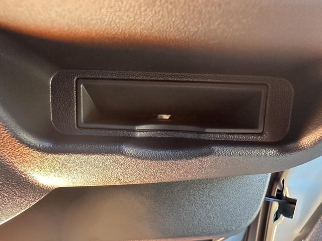 ハイエースバン ロングスーパーGL アースカラーパッケージ/両側パワースライドドア/パノラミックビューモニター/トヨタセーフティセンス/LEDヘッドライト/AV100Vアクセサリー/純正フロアマット/スマートキー/プッシュスタート(39枚目)