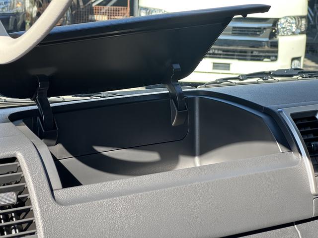 ハイエースバン ロングスーパーGL アースカラーパッケージ/両側パワースライドドア/パノラミックビューモニター/トヨタセーフティセンス/LEDヘッドライト/AV100Vアクセサリー/純正フロアマット/スマートキー/プッシュスタート(45枚目)