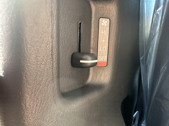 ハイエースバン ロングスーパーGL アースカラーパッケージ/両側パワースライドドア/パノラミックビューモニター/トヨタセーフティセンス/LEDヘッドライト/AV100Vアクセサリー/純正フロアマット/スマートキー/プッシュスタート(50枚目)