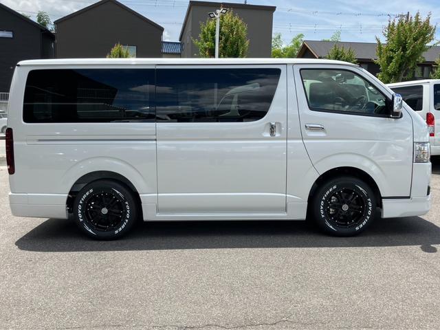 ハイエースバン スーパーＧＬ　ダークプライムＩＩ　未登録新車／モデリスタエアロ／ＧＲ８オリジナルテールランプ／ＢＩＧ－Ｘ／フリップダウンモニター／床張／ベッド（25枚目）