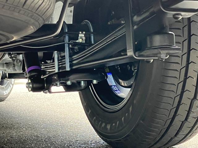 ハイエースバン スーパーＧＬ　ダークプライムＩＩ　未登録新車／モデリスタエアロ／ＧＲ８オリジナルテールランプ／ＢＩＧ－Ｘ／フリップダウンモニター／床張／ベッド（29枚目）