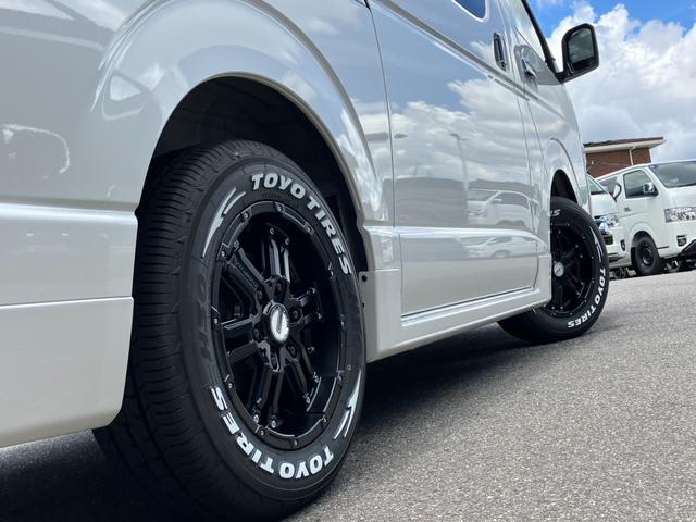 ハイエースバン スーパーＧＬ　ダークプライムＩＩ　未登録新車／モデリスタエアロ／ＧＲ８オリジナルテールランプ／ＢＩＧ－Ｘ／フリップダウンモニター／床張／ベッド（30枚目）