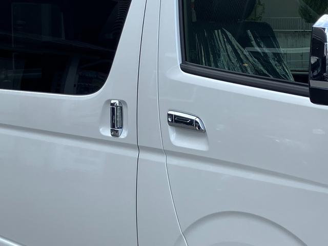 ハイエースバン スーパーＧＬ　ダークプライムＩＩ　未登録新車／モデリスタエアロ／ＧＲ８オリジナルテールランプ／ＢＩＧ－Ｘ／フリップダウンモニター／床張／ベッド（38枚目）